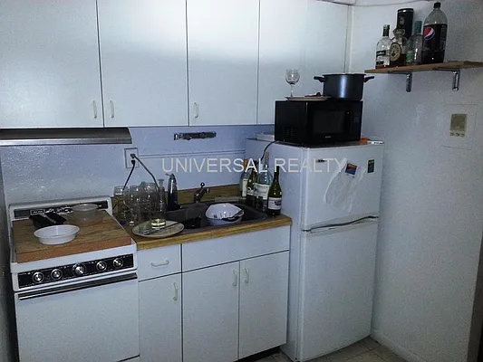 Rented by Universal Realty Group | media 29