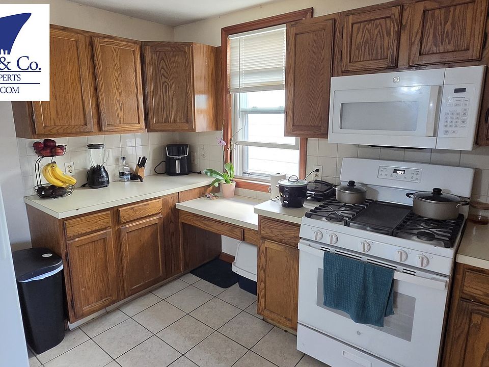 1st image of 667 Saratoga St Floor 2
