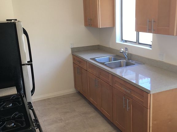 5th image of 1033 11th St APT G