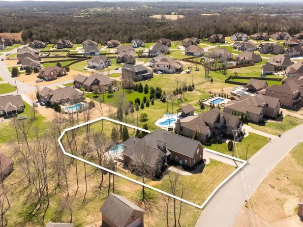 823 Harrisburg Ln, Mount Juliet, TN 37122