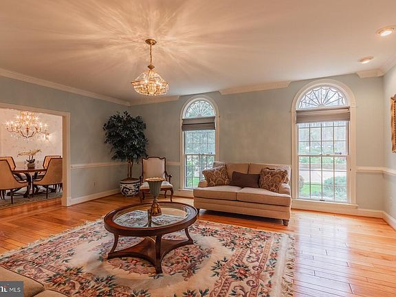 5th image of 150 Walden Ln
