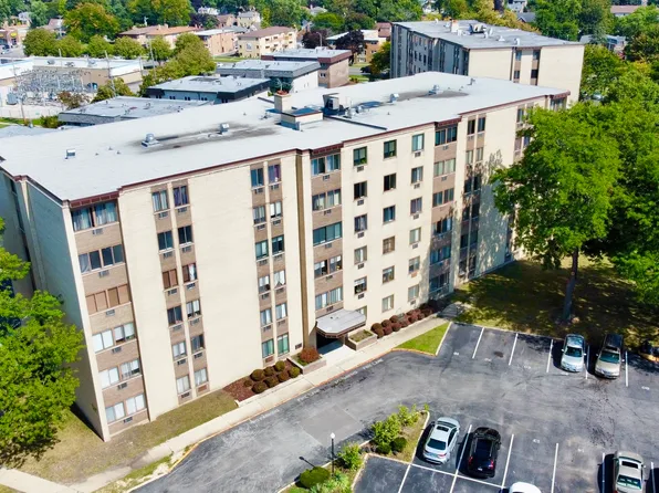 9725 S Karlov Ave APT 501, Oak Lawn, IL 60453