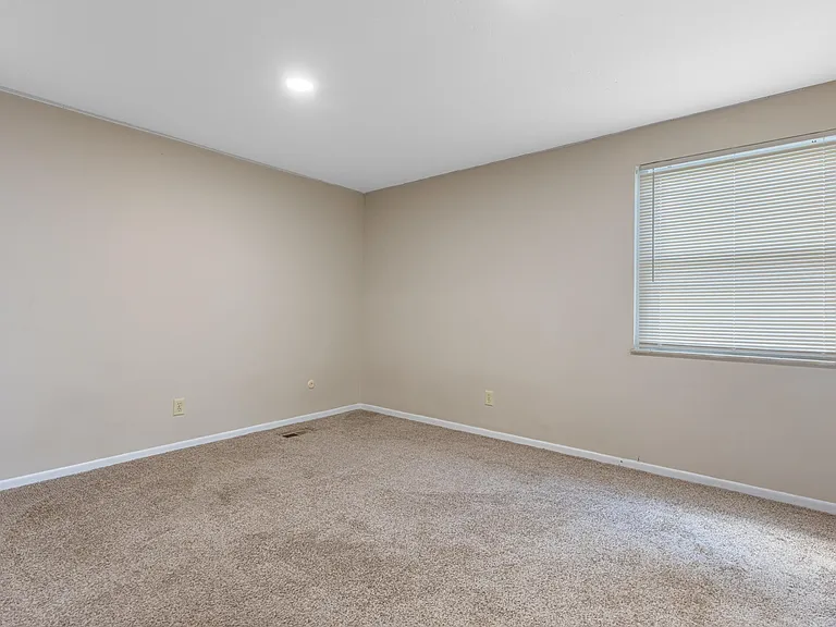 8717 Meadowcreek Dr — Photo 11