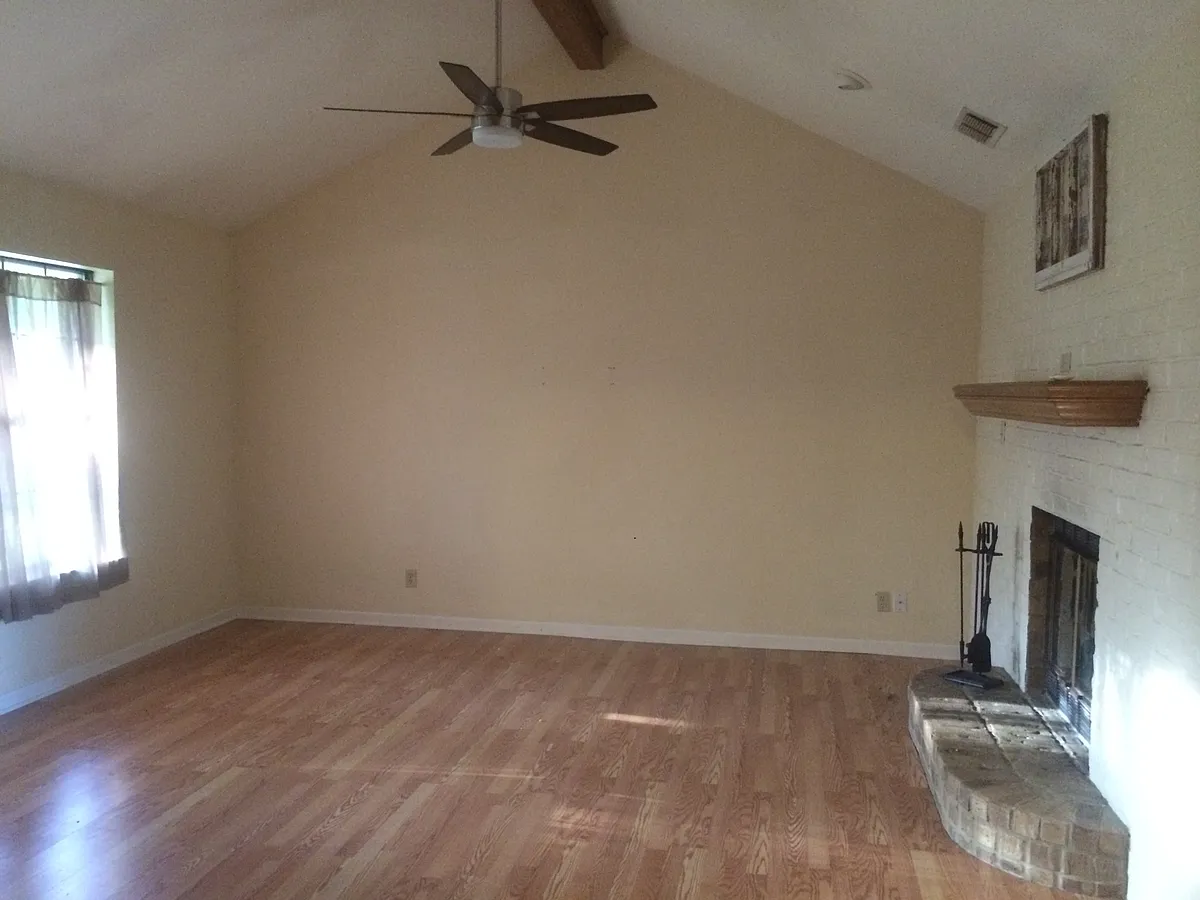 Building Photo - 212 Randy Dr