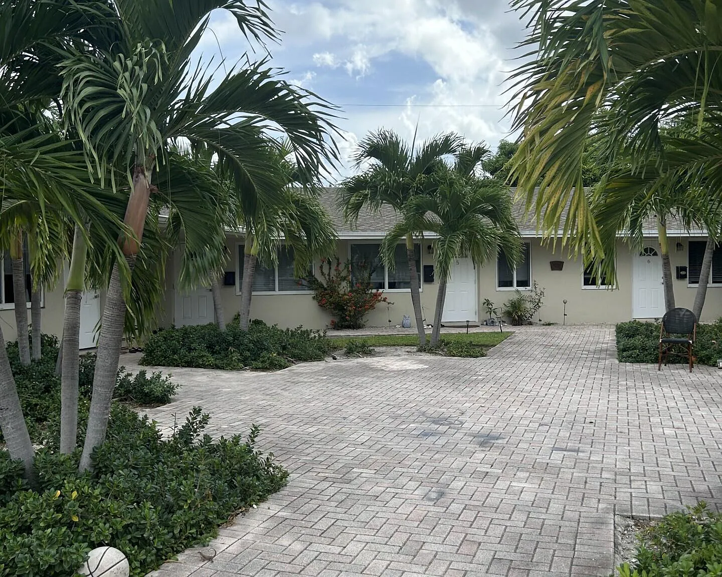 2 bed, 2.0 bath, 7499 sqft, $2,150 — Photo 2