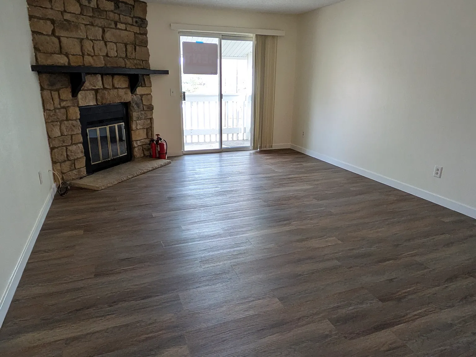 2 bed, 948 sqft, $2,100 — Photo 3