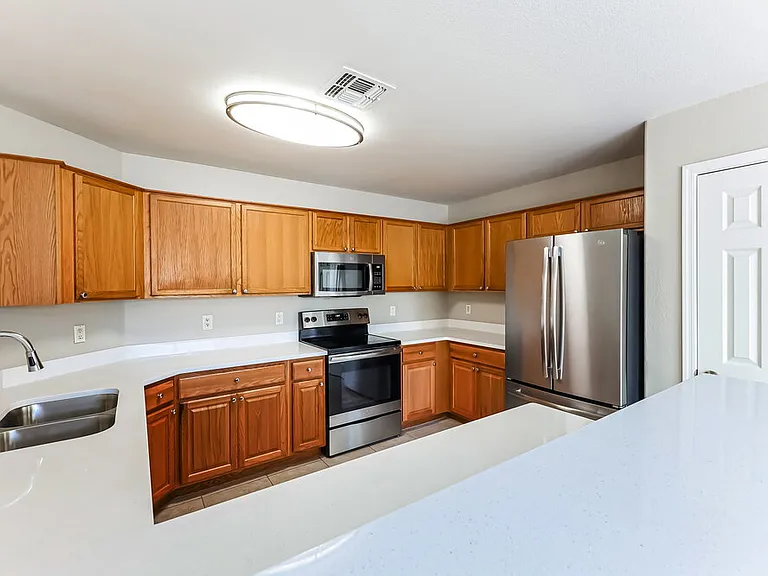 6054 W Jones Ave — Photo 8