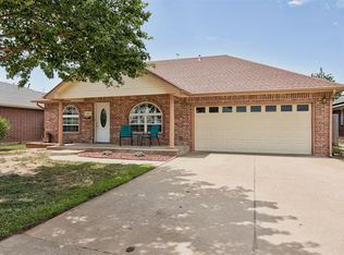 920 N Windermere Dr, Moore, OK 73160