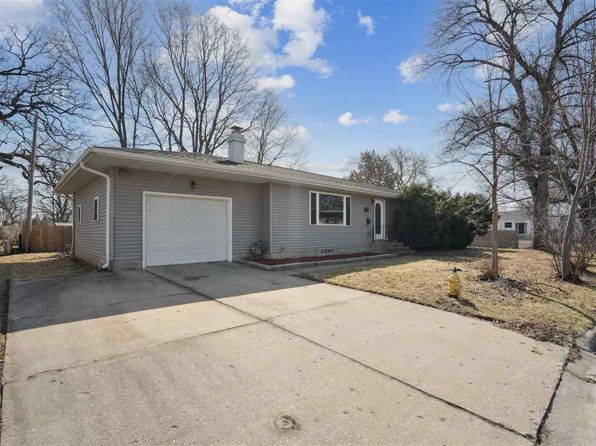 125 Circle Dr, Manchester, IA 52057