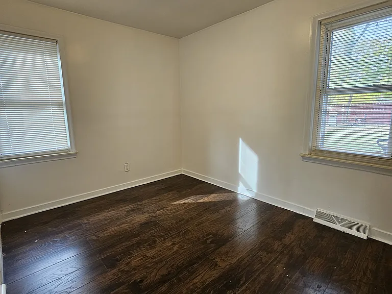 14219 Knox Ave — Photo 7