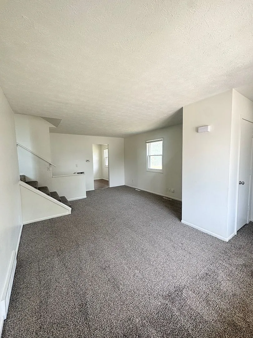 Spacious 3 Bedroom Available Now! — Photo 3