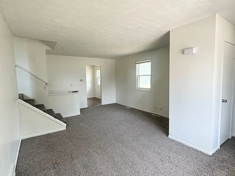 4874 Robin Dr — Photo 3