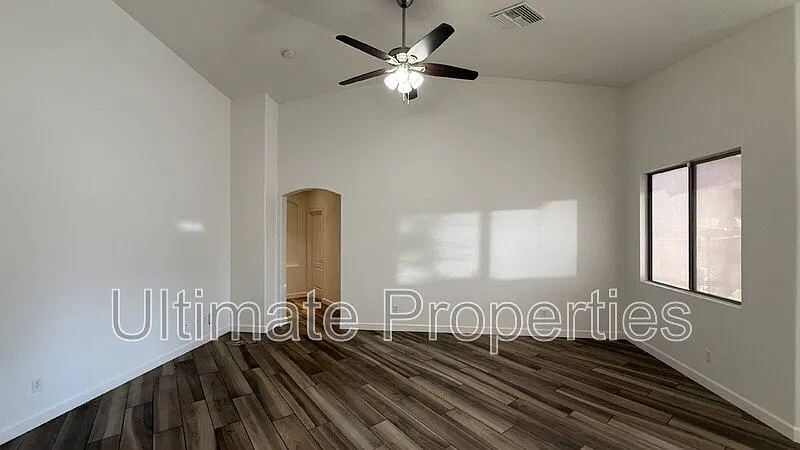 4 bed, 2.0 bath, 2166 sqft, $2,395 — Photo 4