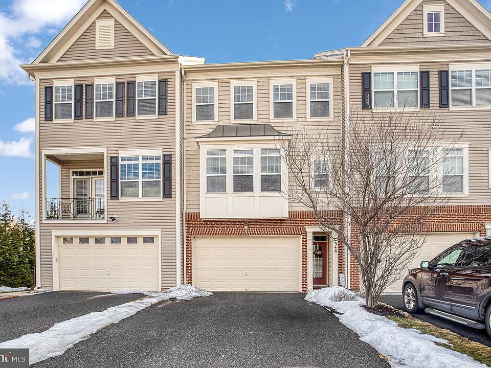 1st image of 346 Woodstream Blvd