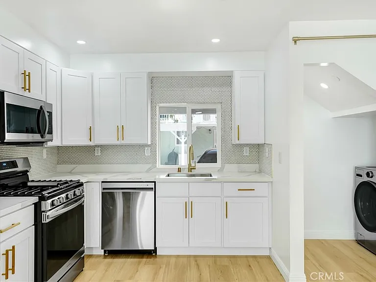 1146 West Blvd — Photo 5