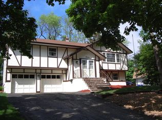 11 Stone Ridge Ln, Ho Ho Kus, NJ 07423