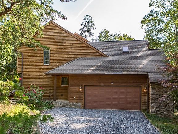 2nd image of 136 Pleasant Ln