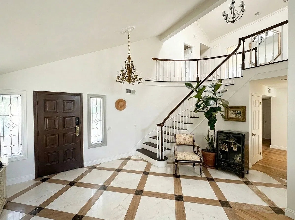 5 bed, 3342 sqft, $7,000 — Photo 2