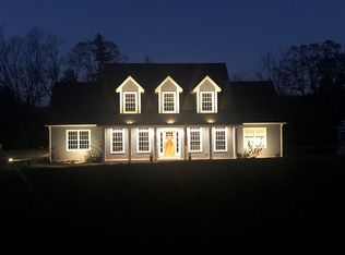 4 Jeans Ct, Woodstock, CT 06281