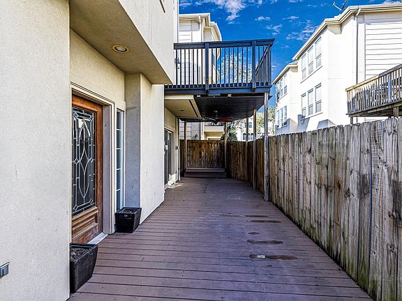 5th image of 1505 Roy St