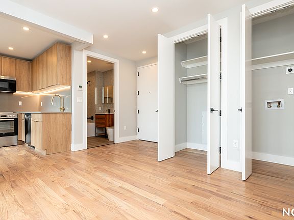 4th image of 31-61 Vernon Blvd #1F