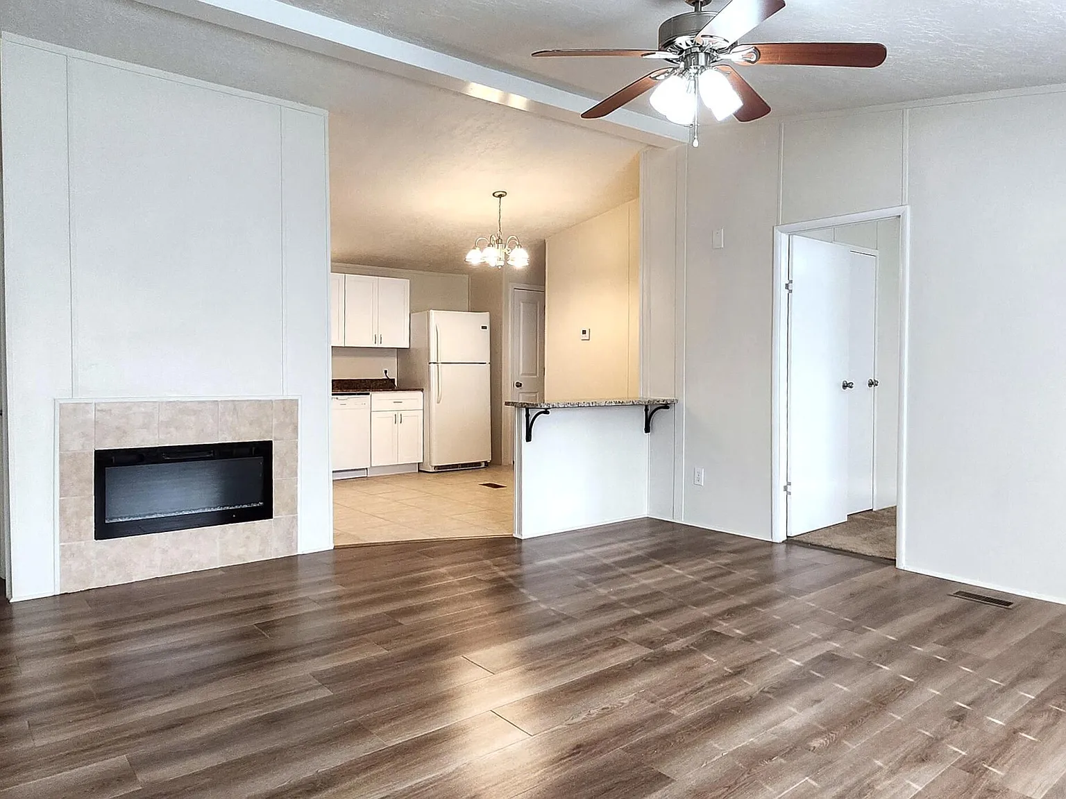 3 bed, 2.0 bath, 1054 sqft, $1,400 — Photo 3