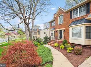 701 McKinley St NE, Vienna, VA