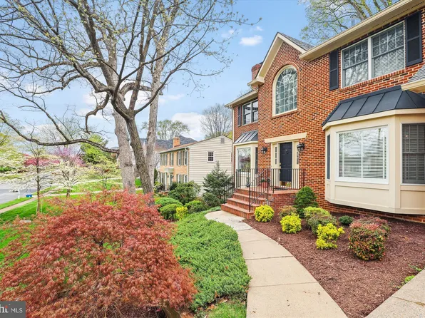 701 McKinley St NE, Vienna, VA 22180