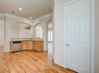 8808 Lakeshore Bend Dr, Houston, TX 77080