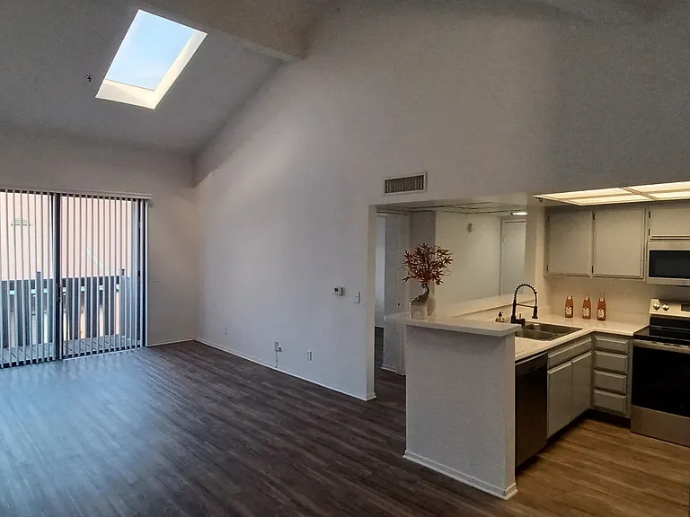 Windrose Place Pasadena — Photo 31
