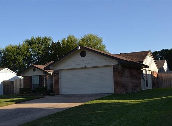 3rd image of 1414 Caplin Dr