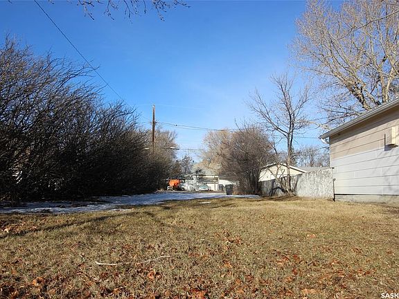 2nd image of 289 2nd AVENUE E
