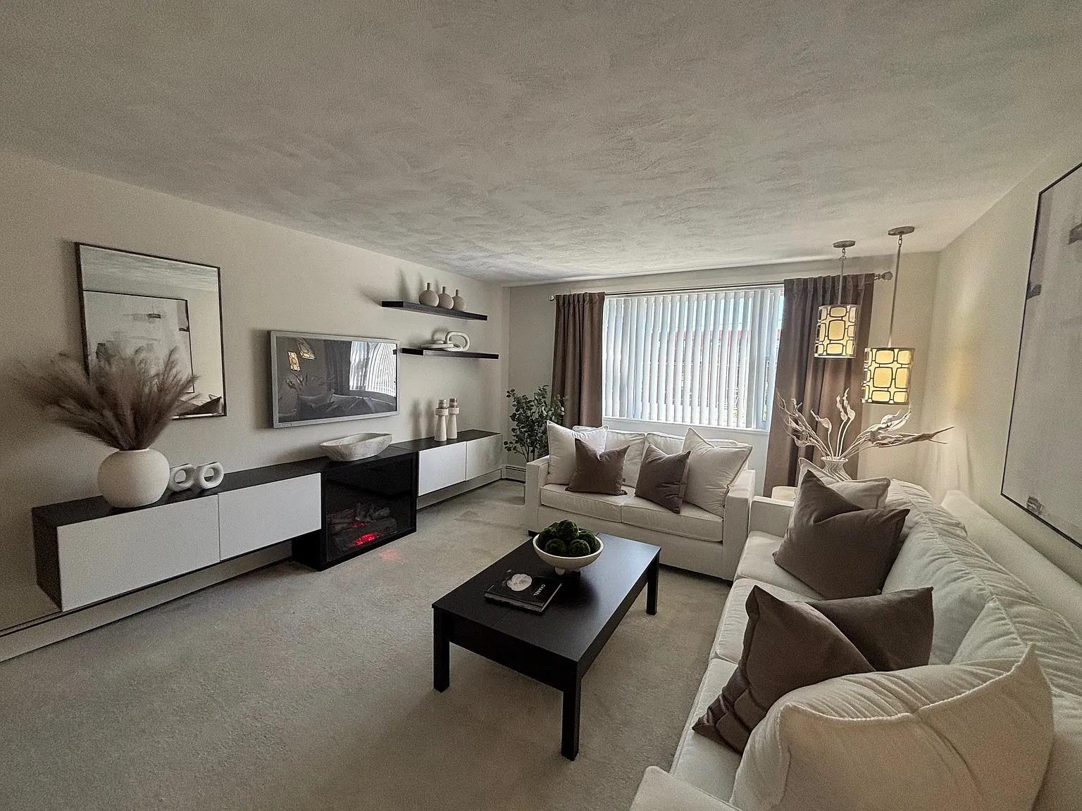 Sovereign and Saxony Apartments — Photo 3