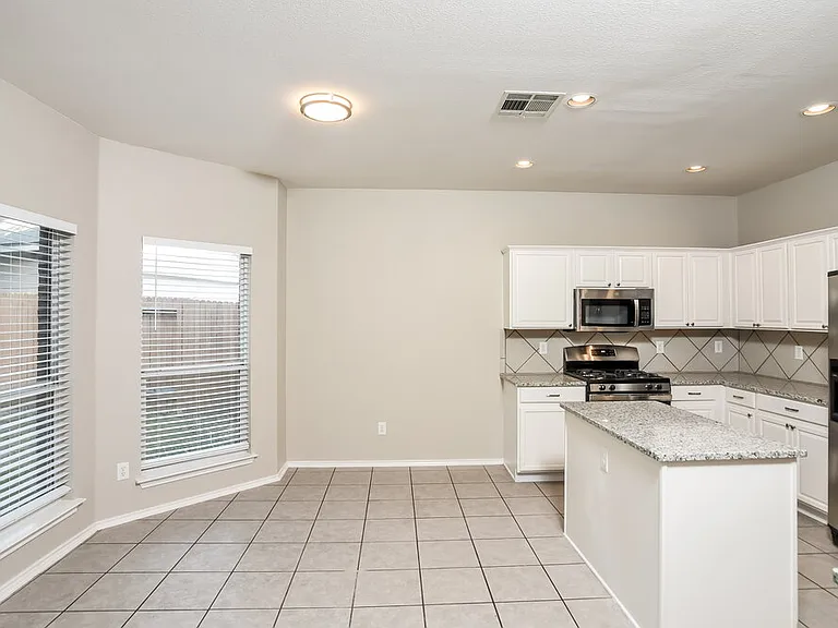 9202 Hilltop Crossing Dr — Photo 8