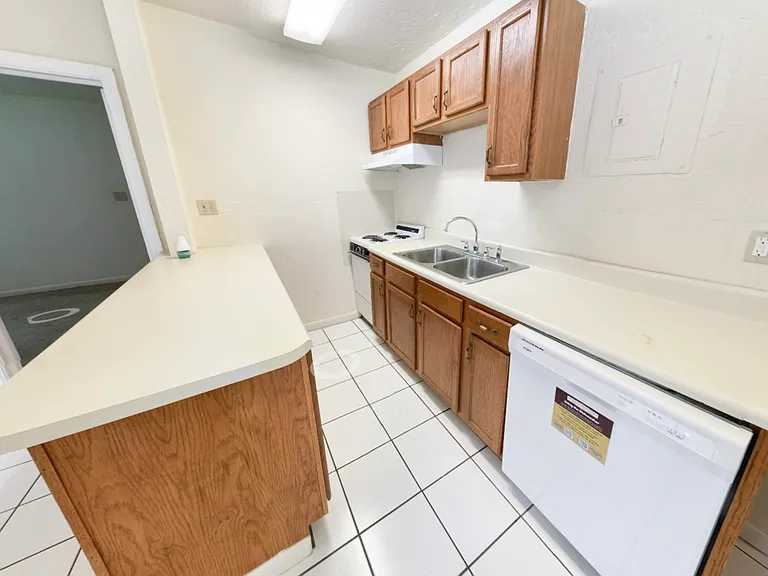 867 Campus Cir #1 — Photo 3