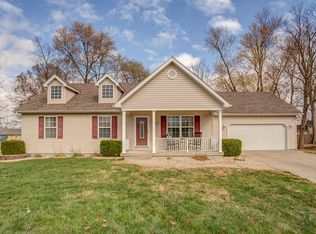 405 Button Ct, Brighton, IL 62012