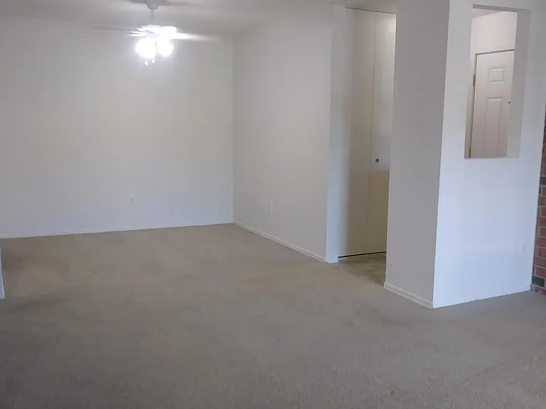 Darlington Court Apartments — Photo 40