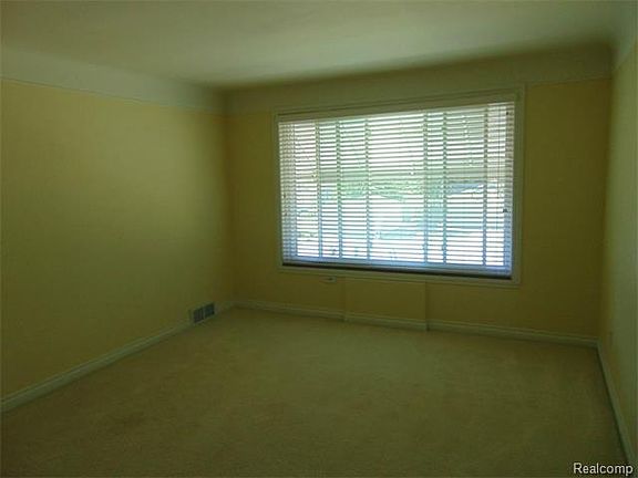3rd image of 1809 Gardenia Ave APT 2