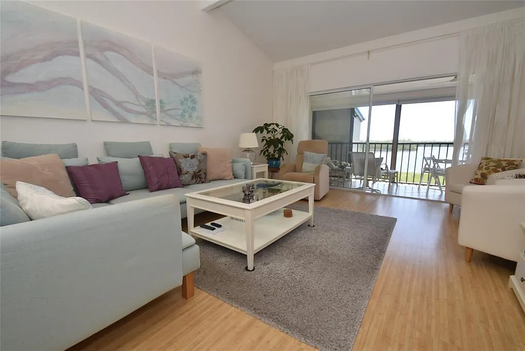 2 bed, 3.0 bath, 1320 sqft, $2,000 — Photo 3
