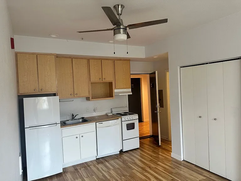 491 W 8th Ave — Photo 6