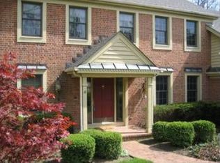 209 Lake Bluff Dr, Columbus, OH 43235