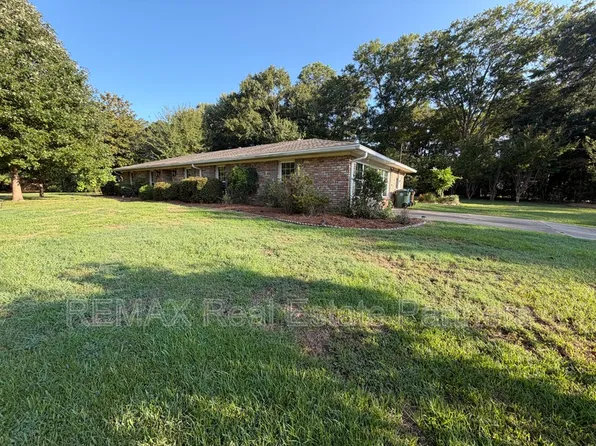 106 Southampton Rd, Hattiesburg, MS 39401
