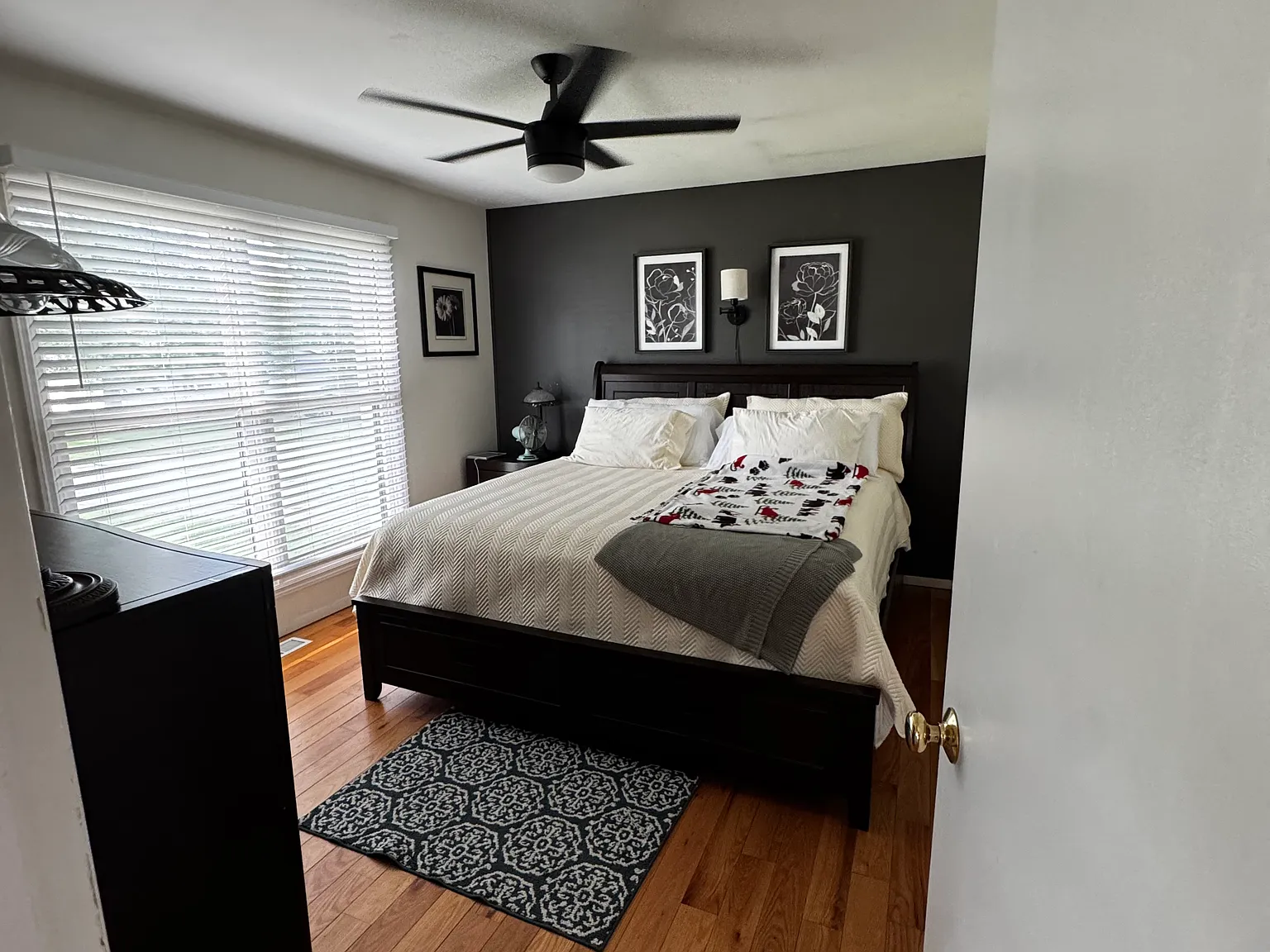 3 bed, 1064 sqft, $2,400 — Photo 2