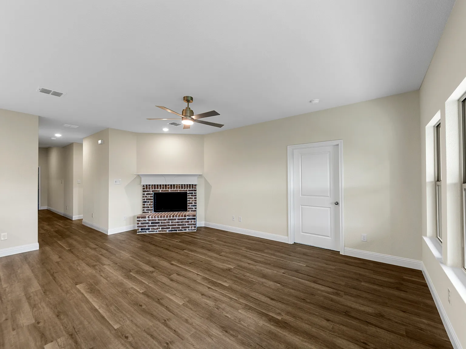 4 bed, 1860 sqft, $1,995 — Photo 3