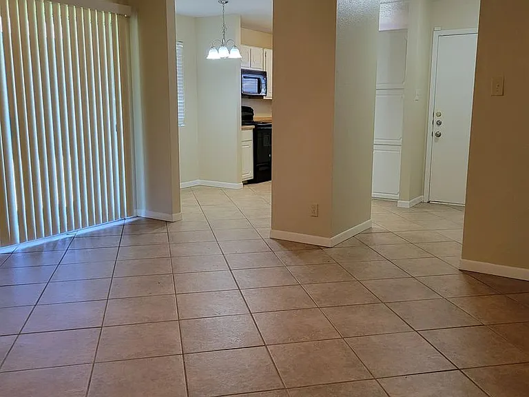 2206 Coach Dr — Photo 3