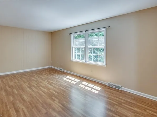 3001 D Overton Dr, Greensboro, NC 27408