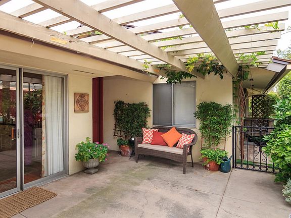 3rd image of 1040 S Orange Grove Blvd Unit 2