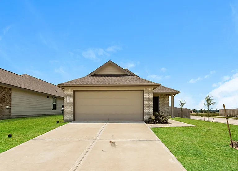 221 Pronghorn Dr — Photo 1