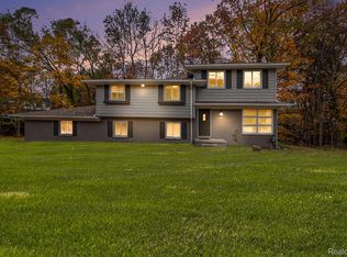 26557 Old Homestead Dr, Farmington Hills, MI 48331