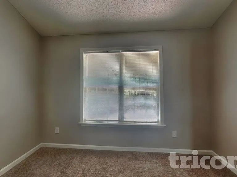 104 Roundtree Ct — Photo 8